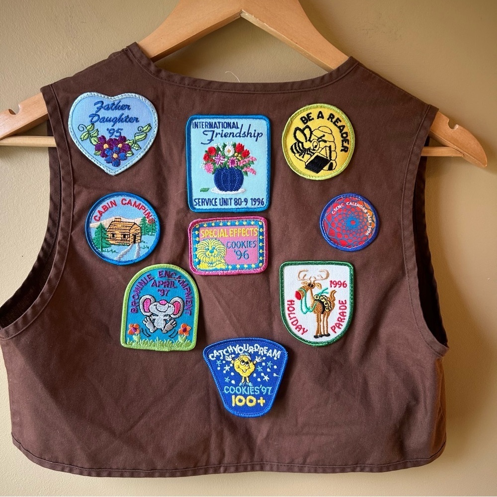 Vintage 90s Girl Scout USA Vest Brownie Medium Nation’s Capital Patches Pin - Picture 2 of 12
